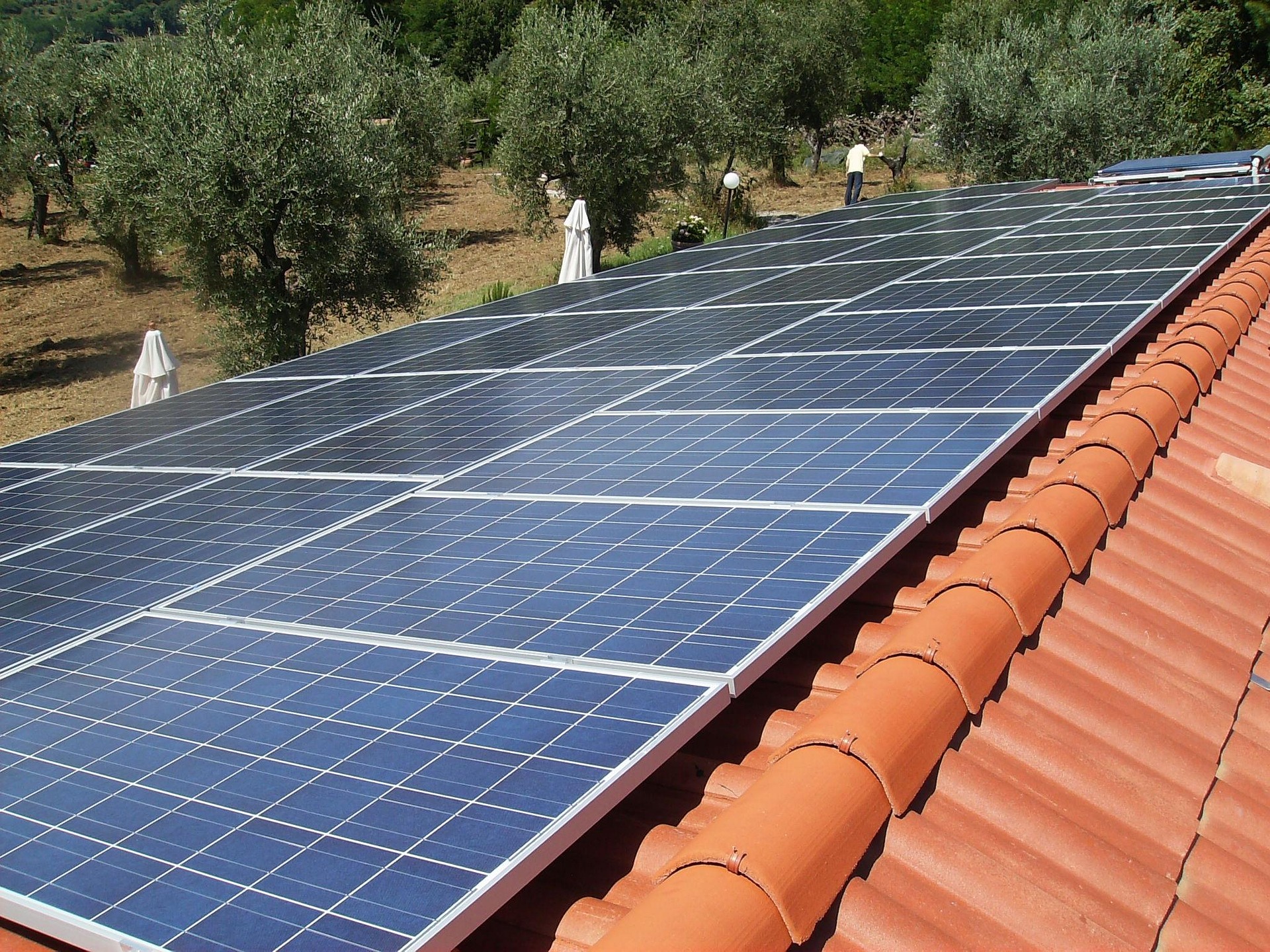 Gewerbliche Photovoltaikanlage auf einem Hallendach als IAB-fähiges Investment nach § 7g EStG